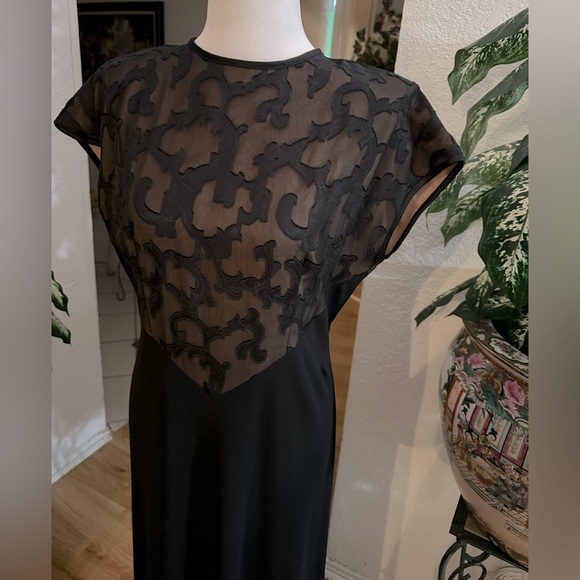 Jeffrey and Dara Evenings by Tom Barra with Black Lace size 8 - Picture 7 of 10